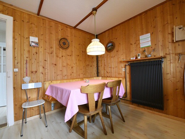 Apartment | Dining - Apartment in Trans Village (Domleschg)
