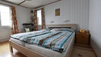 3 bedrooms, bed sheets