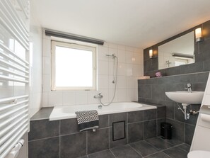 Bathroom - Ferienhaus in Amelgatzen mit Terrasse (Emmerthal)