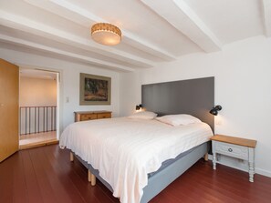 บ้านพัก | 4 ห้องนอน, ตกแต่งพิเศษโดยเฉพาะ, เตารีด/โต๊ะรีดผ้า, ผ้าปูที่นอน