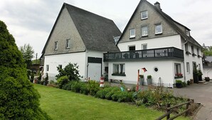 Exterior - Snug Holiday Home With Storage, Roof Terrace, Private Garden (Winterberg)