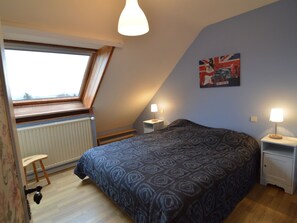 House | 5 bedrooms, individually furnished, bed sheets