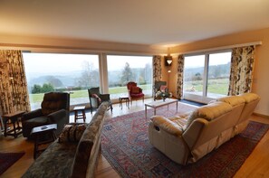 House | Living room | Fireplace - Hillside Retreat With Pond (Lierneux)