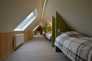 House | 6 bedrooms, individually furnished, bed sheets