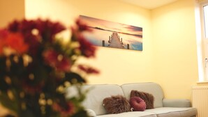 Unclassified image, 5 of 17, button - Fishponds Place 353b (Bristol)