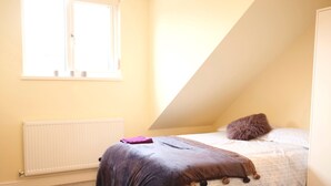 Unclassified image, 3 of 17, button - Fishponds Place 353b (Bristol)
