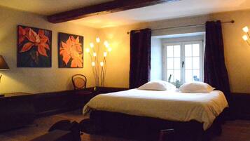 Rumah | 9 kamar tidur dan dilengkapi dengan perabotan berbeda-beda