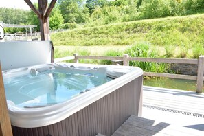 Outdoor spa tub - Cozy Holiday Home in Bièvre with Hot Tub (Bievre)