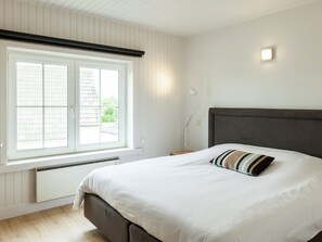 House | 5 bedrooms, individually furnished, bed sheets - Beach Home With Bubble Bath (Middelkerke)