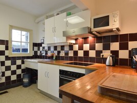 Villa | Cocina privada | Microondas, lavavajillas, cafetera o tetera y trona infantil