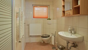 Apartment | Bathroom | Shower - Lovely Apartment in Rerik With Private Garden (Rerik)