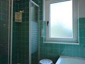 House | Bathroom - Holiday Home in Nice Surrounding (Veldenz)