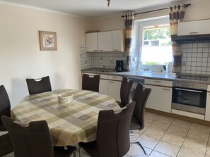 Apartment | Dining - Holiday Home Rodershausen Near Vianden Castle (Rodershausen)