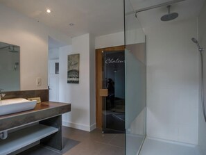 House | Bathroom