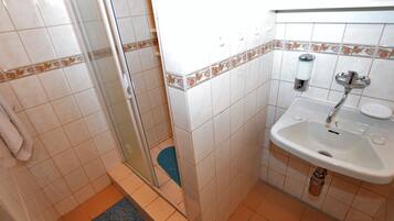 House | Bilik Mandi | Pancuran mandi