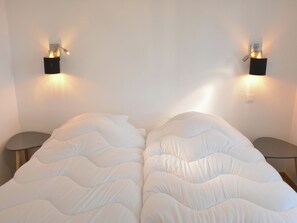 Nhà | 5 phòng ngủ, trang bị nội thất với thiết kế riêng biệt, bộ trải giường 