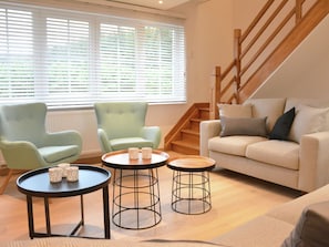 Living area - Superb Holiday Home With Garden in Serinchamps (Ciney)