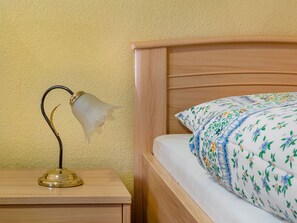 1 Schlafzimmer, individuell eingerichtet, Bettwäsche
