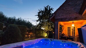 Unclassified image, 2 of 39, button - Charming Holiday House with Romantic Garden & Hot Tub in Quiet Location (Wingene)