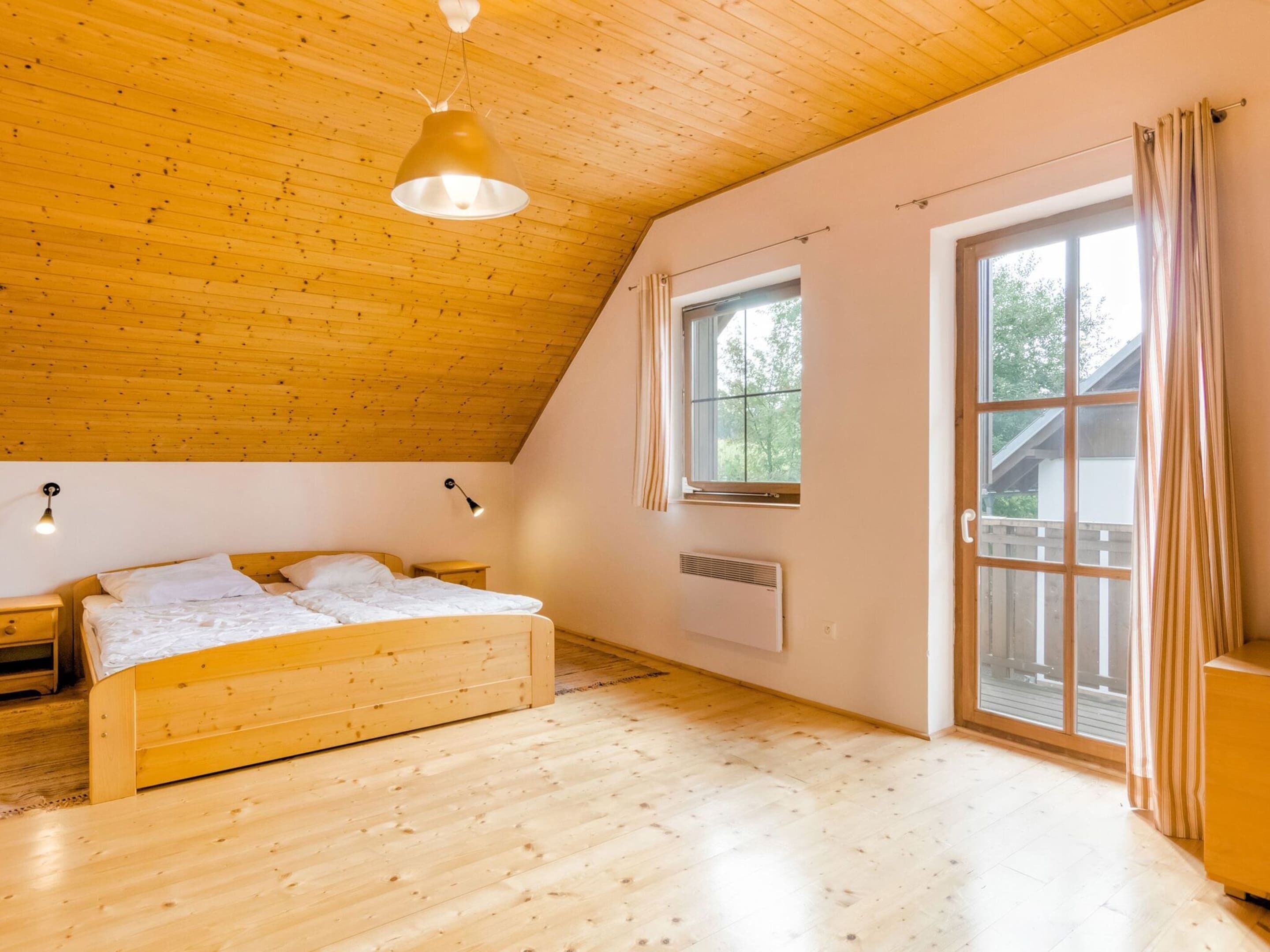 Rumah | 4 kamar tidur dan dilengkapi dengan perabotan berbeda-beda