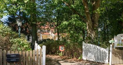 Holiday Home on a Horse Farm in Heath