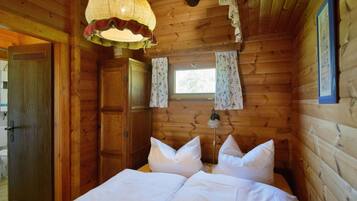 House | 1 bedroom, individually furnished, bed sheets