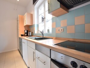 Apartment | Private kitchen - Lovely Apartment With Terrace, Garden, Parking, Fireplace (Rerik)