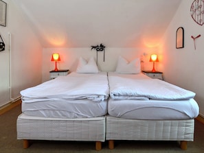 6 bedrooms, individually furnished, bed sheets - A Comfortable, Large House With Wifi in Hochsauerland, Suitable for 14 Persons (Olsberg)