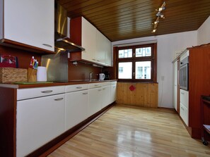 Private kitchen - A Comfortable, Large House With Wifi in Hochsauerland, Suitable for 14 Persons (Olsberg)