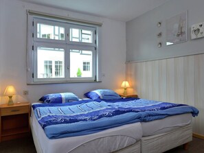 6 bedrooms, individually furnished, bed sheets
