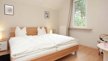 House | 3 bedrooms, iron/ironing board, bed sheets