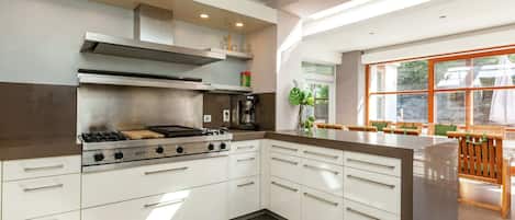 Villa | Private kitchen | Microwave, dishwasher, highchair
