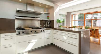 Villa Stay With Pool & Sauna