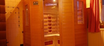 傳統別墅附家庭影院和桑拿