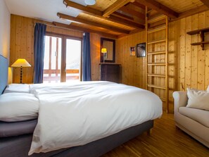 3 bedrooms, individually furnished, bed sheets
