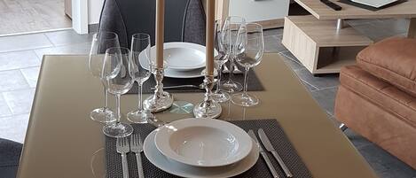 Superior Apartment, 1 Bedroom, Balcony | In-room dining