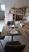 Superior Apartment, 1 Bedroom, Balcony | In-room dining