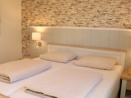 Apartment | 1 bedroom, individually furnished, iron/ironing board, bed sheets