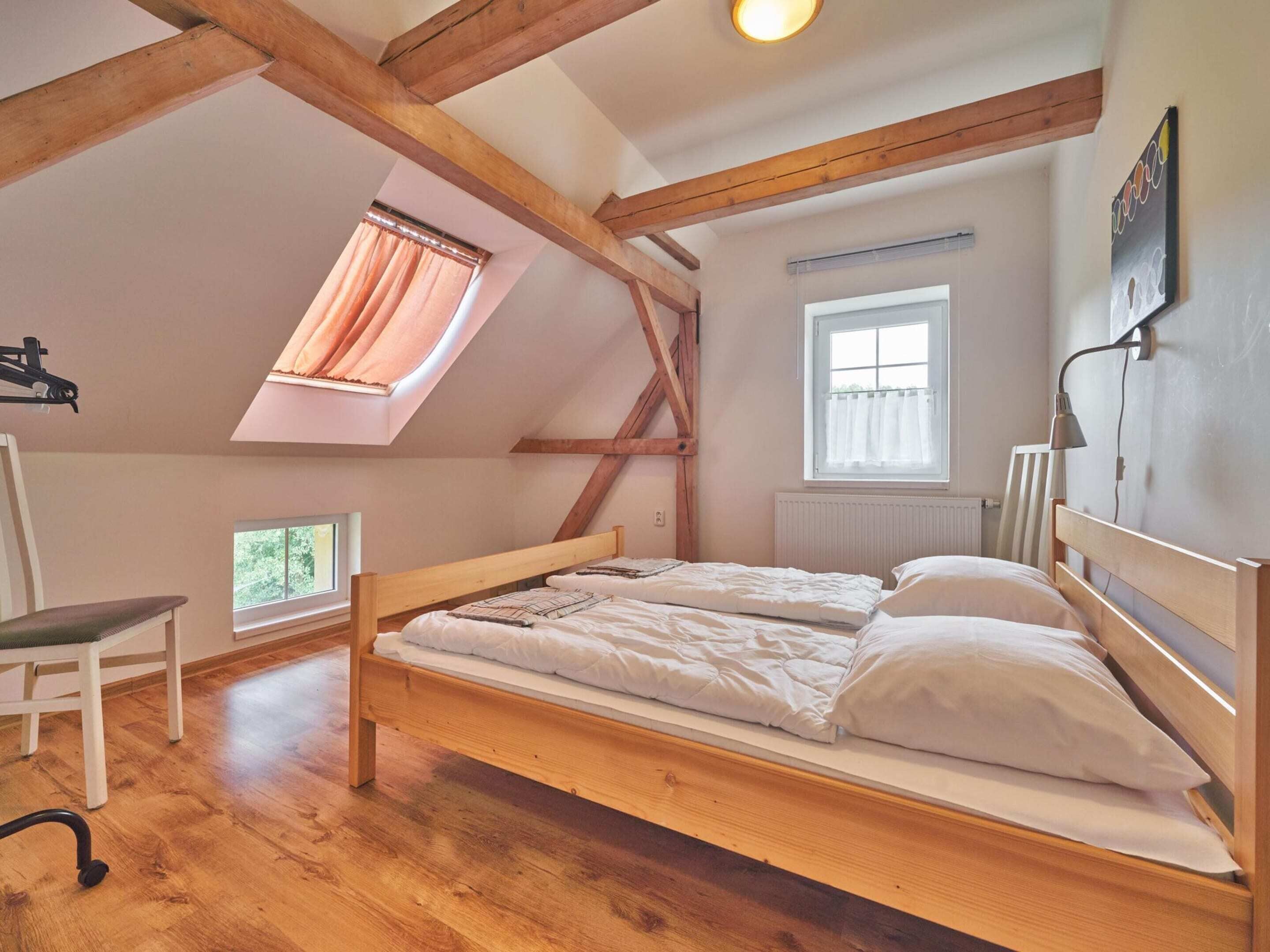 House | 6 bedrooms, individually furnished, bed sheets