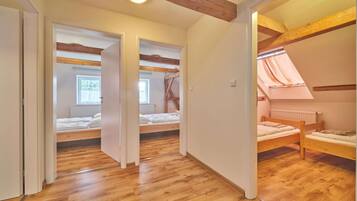 6 bedrooms, individually furnished, bed sheets