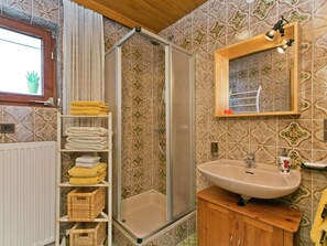Apartment | Bathroom - Modern Apartment Near Ski Area in Wenns (Wenns)