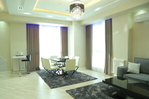 Deluxe Apartment | Living area - Apart Hotel Suzani (Dushanbe)