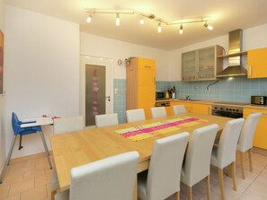Dining - Cozy Holiday Home in Niedersalwey With Sauna (Eslohe)