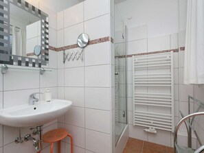 Bathroom - Cozy Holiday Home in Niedersalwey With Sauna (Eslohe)