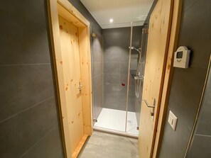 Apartment | Bathroom