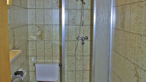 Apartment | Bathroom - Charming Apartment in Faggen Near Sarfaus Ski Area (Faggen)