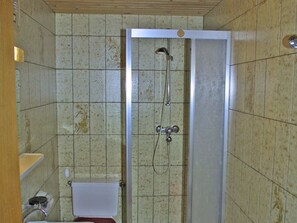 Apartment | Badezimmer | Dusche, Handtücher