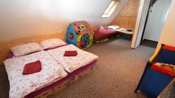 House | 3 bedrooms, bed sheets