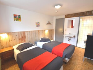 House | 7 bedrooms, individually furnished, bed sheets