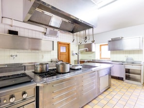 Ferienhaus | Eigene Küche | Wasserkocher mit Kaffee-/Teezubehör, Kühlschrank, Ofen, Geschirrspüler